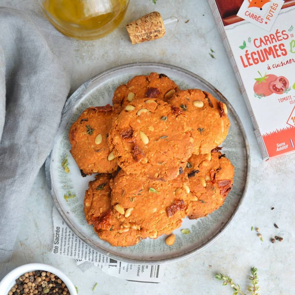 Sablés_tomate_pignons_thym_carrés_futés_recette